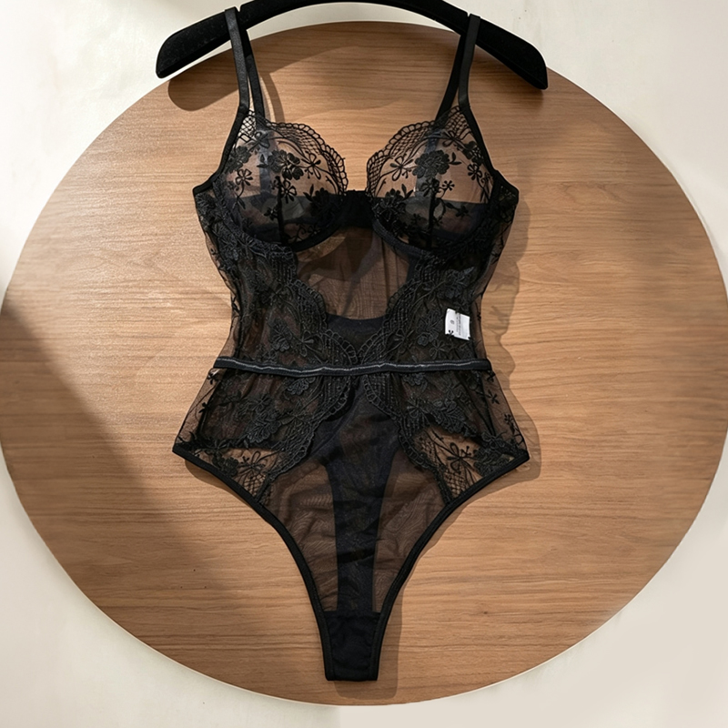 Lace Teddy Lingerie - بودي سوت نسائي من الدانتيل المزخرف